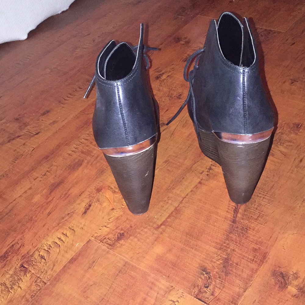 Boots - Picture 4 of 5